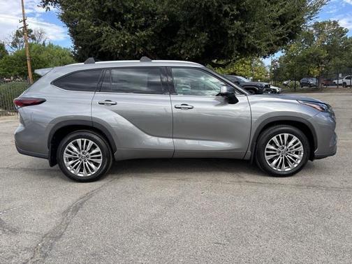 2025 Toyota Highlander Platinum