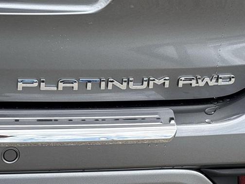 2025 Toyota Highlander Platinum