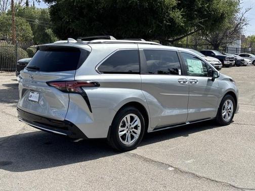2025 Toyota Sienna Limited 7-Passenger