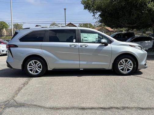 2025 Toyota Sienna Limited 7-Passenger