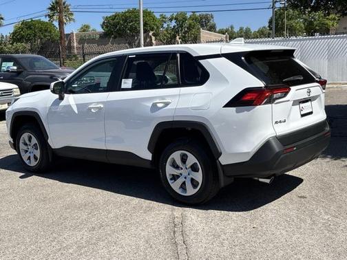 2025 Toyota RAV4 LE