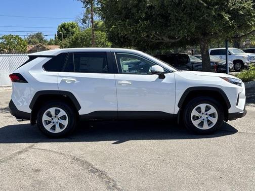 2025 Toyota RAV4 LE