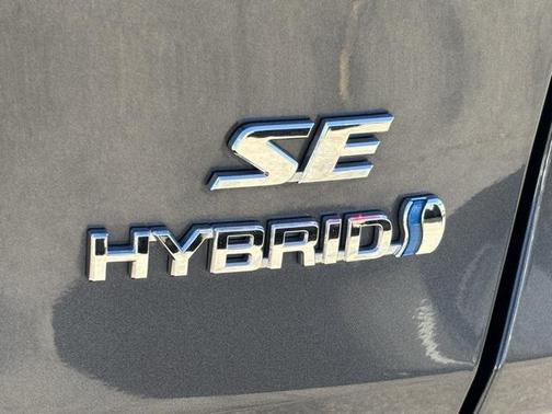 2022 Toyota RAV4 Hybrid SE