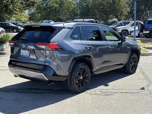 2022 Toyota RAV4 Hybrid SE