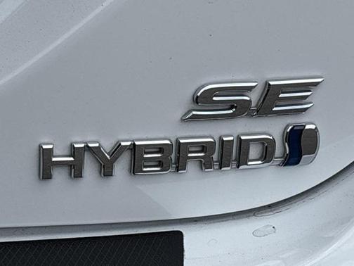 2024 Toyota Camry Hybrid SE
