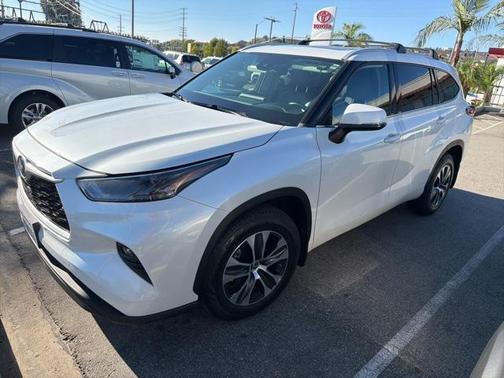 2022 Toyota Highlander Hybrid XLE