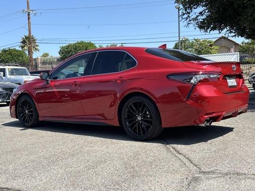 2022 Toyota Camry Hybrid SE
