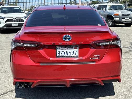 2022 Toyota Camry Hybrid SE