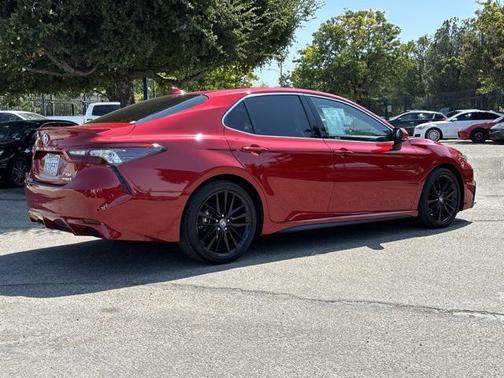2022 Toyota Camry Hybrid SE