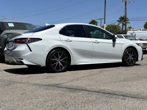 2024 Toyota Camry Hybrid SE