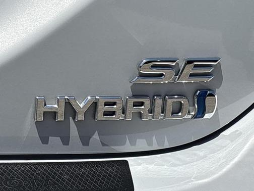 2024 Toyota Camry Hybrid SE