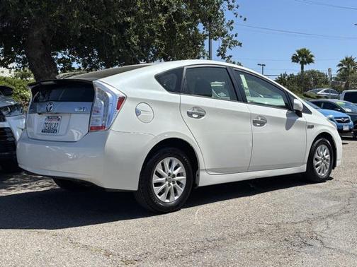 2014 Toyota Prius Plug-in Base