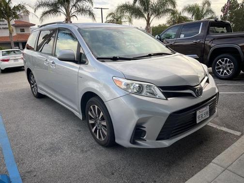 2018 Toyota Sienna LE
