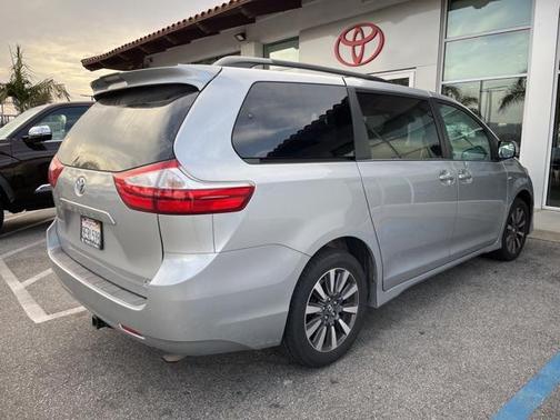 2018 Toyota Sienna LE