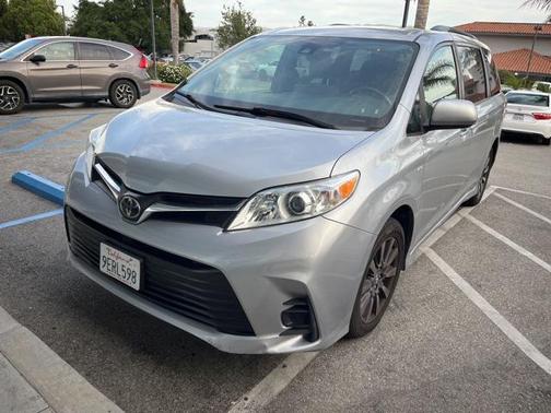 2018 Toyota Sienna LE