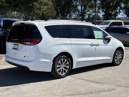 2025 Chrysler Pacifica L