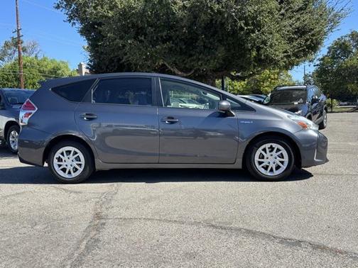 2017 Toyota Prius v Four