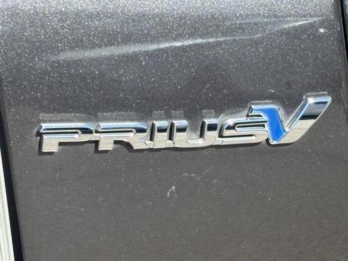2017 Toyota Prius v Four