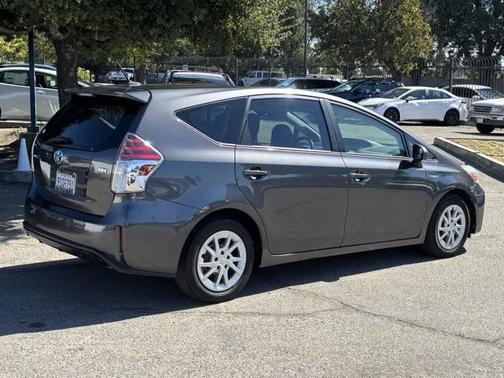 2017 Toyota Prius v Four