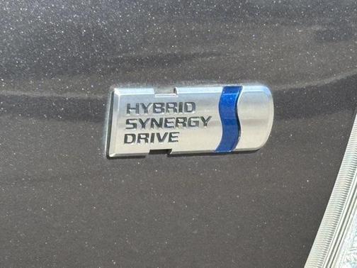 2017 Toyota Prius v Four