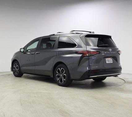Magnetic Gray Metallic 2025 Toyota Sienna Platinum