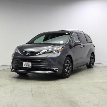 Magnetic Gray Metallic 2025 Toyota Sienna Platinum