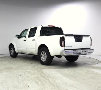 Glacier White 2014 Nissan Frontier SV