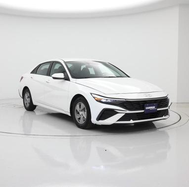2024 Hyundai ELANTRA SE