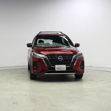 2022 Nissan Kicks SR