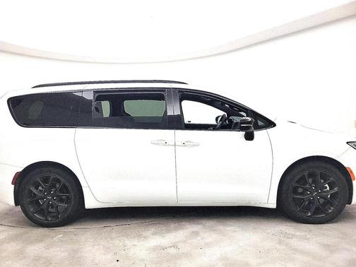Bright White Clearcoat 2025 Chrysler Pacifica Limited