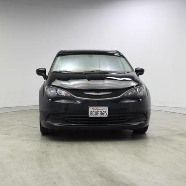Brilliant Black Crystal Pearlcoat 2017 Chrysler Pacifica Touring