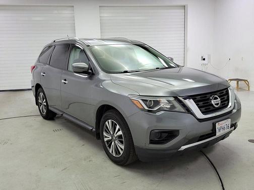 2017 Nissan Pathfinder S