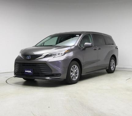 2023 Toyota Sienna LE