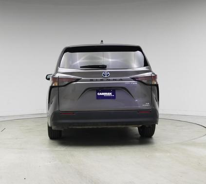 2023 Toyota Sienna LE