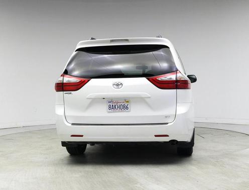 2017 Toyota Sienna XLE Premium