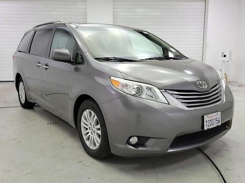 2017 Toyota Sienna XLE