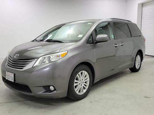 2017 Toyota Sienna XLE