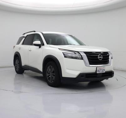 White 2022 Nissan Pathfinder SV