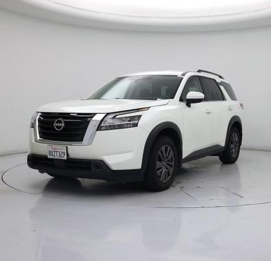 White 2022 Nissan Pathfinder SV
