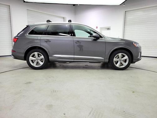 2022 Audi Q7 45 Premium Plus