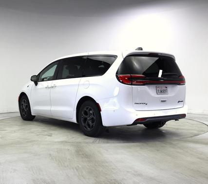 White 2023 Chrysler Pacifica Hybrid Touring L