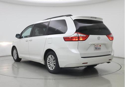 White 2015 Toyota Sienna XLE