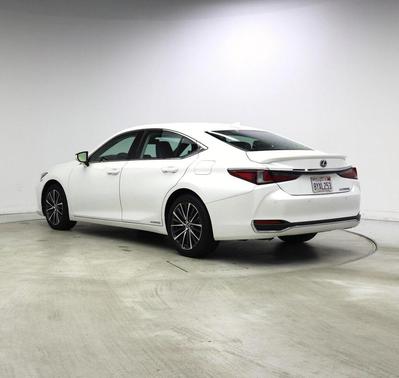 2022 Lexus ES 300h Base