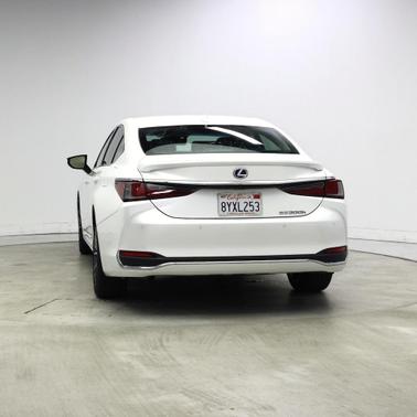 2022 Lexus ES 300h Base