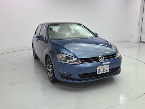 Blue 2017 Volkswagen Golf TSI SE 4-Door