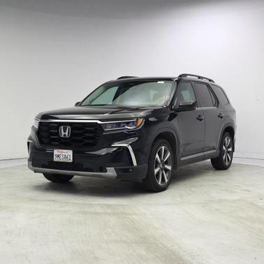 Crystal Black Pearl 2024 Honda Pilot Touring 8-Passenger