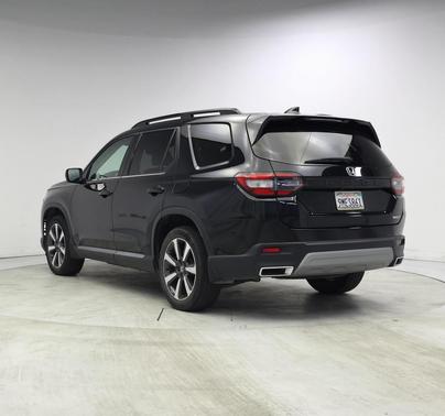 Crystal Black Pearl 2024 Honda Pilot Touring 8-Passenger