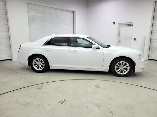 2016 Chrysler 300 Limited