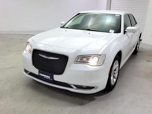 2016 Chrysler 300 Limited