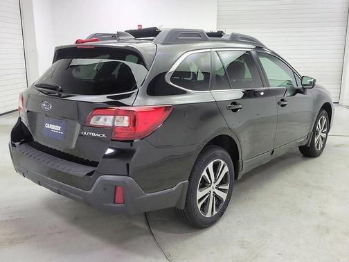 Crystal Black Silica 2018 Subaru Outback 2.5i Limited